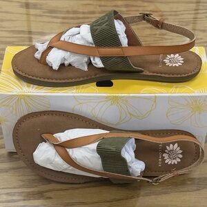 NEW YELLOW BOX Dierra Flip Flop Comfort Sandals Sage Women’s Size 9.5 Rainbow